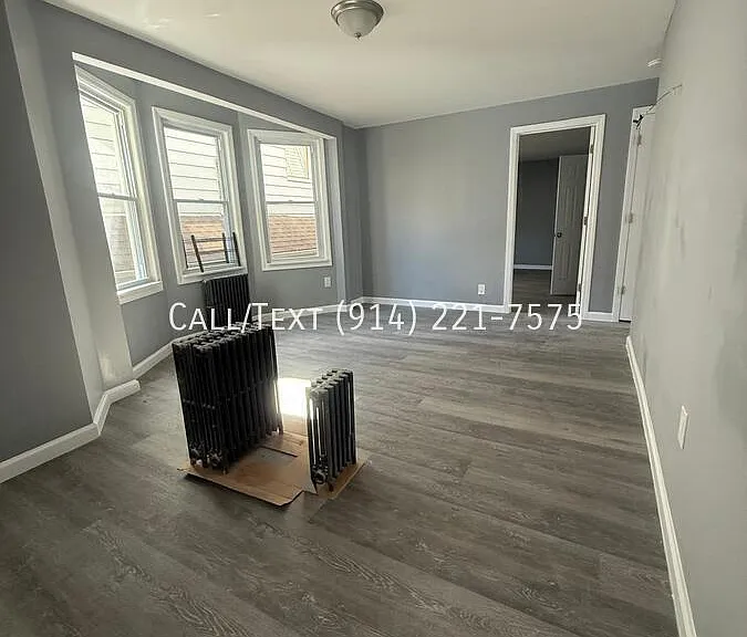 76 Bruce Ave #2R — Photo 2