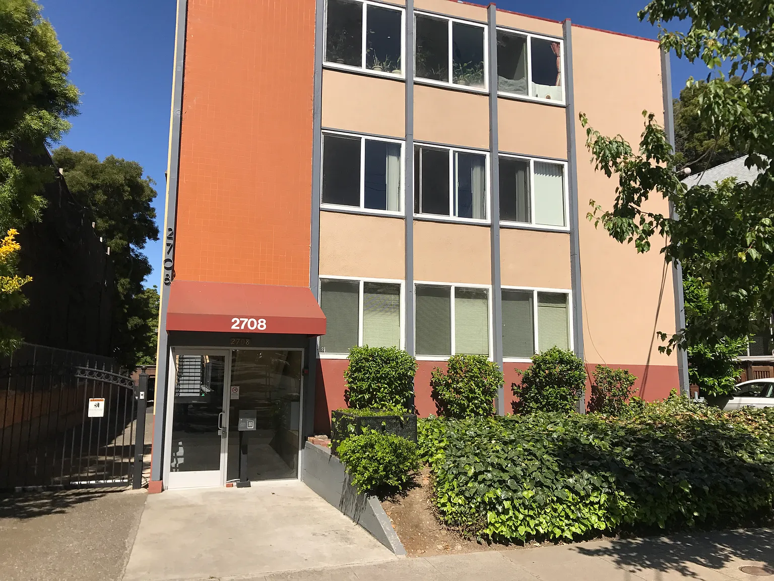 2708 College Ave — Photo 2
