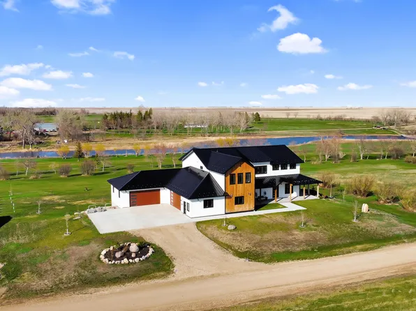 11815 Prairie Green St, Crosby, ND 58730