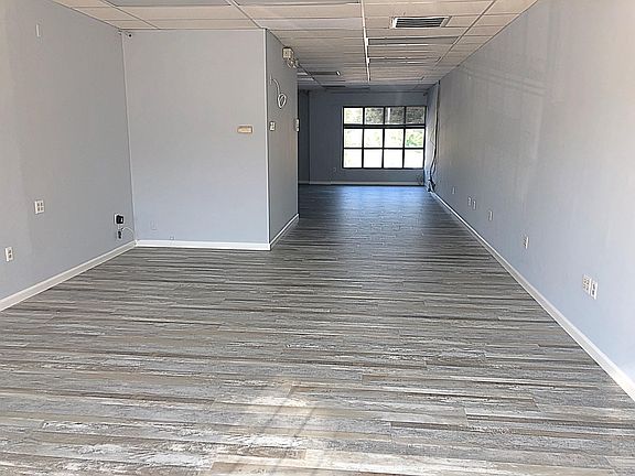 3rd image of 5034 N Broadway St
