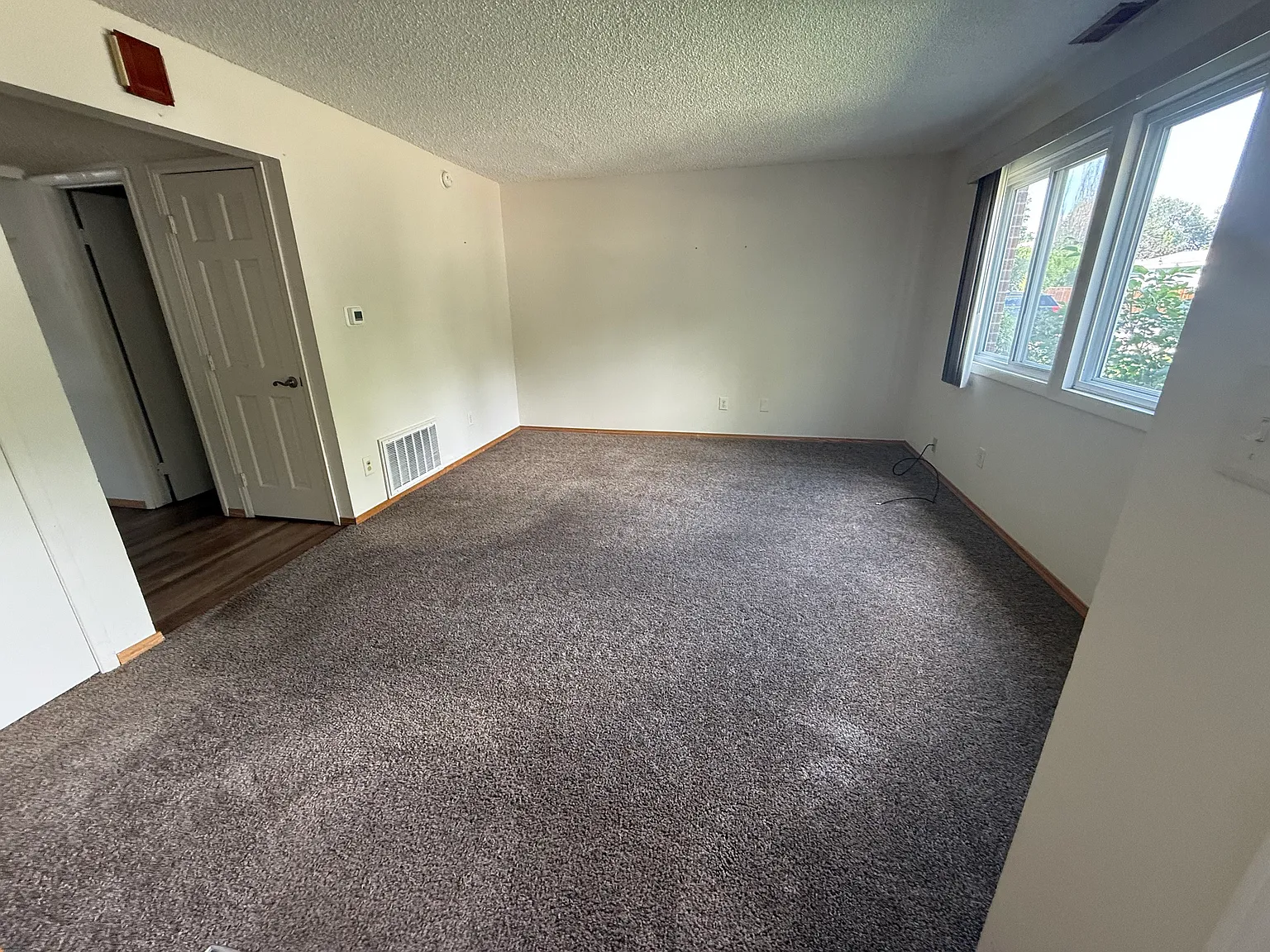 3 bed, 1.5 bath, 1200 sqft, $1,650 — Photo 4