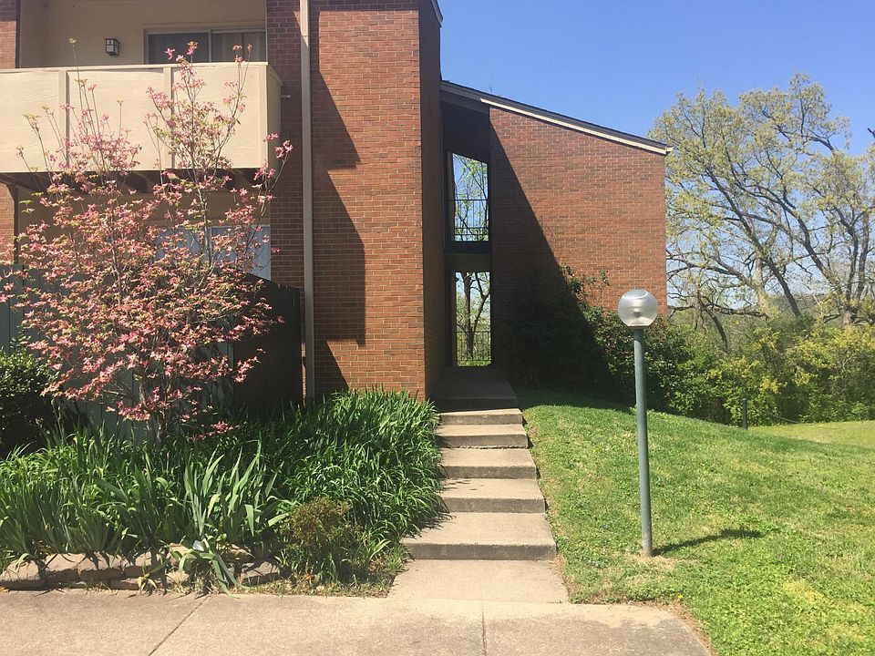 Great end unit with private patio!