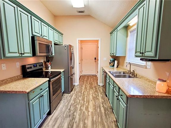 5th image of 5014 Smithfield Cir