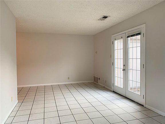 3rd image of 2800 Westhill Dr APT 101