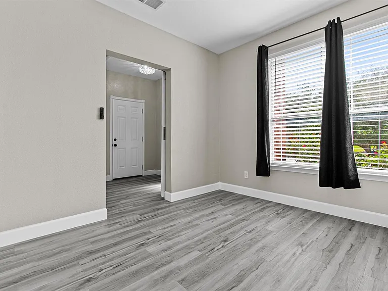 303 Quail Hollow Dr — Photo 6