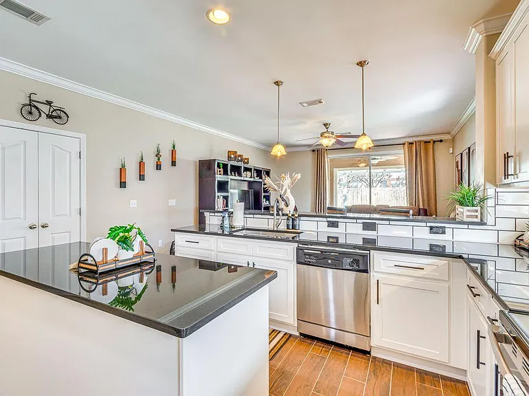 895 Solimar Way — Photo 7