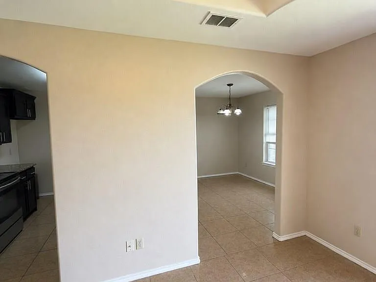 1372 Guadalupe Cir — Photo 4