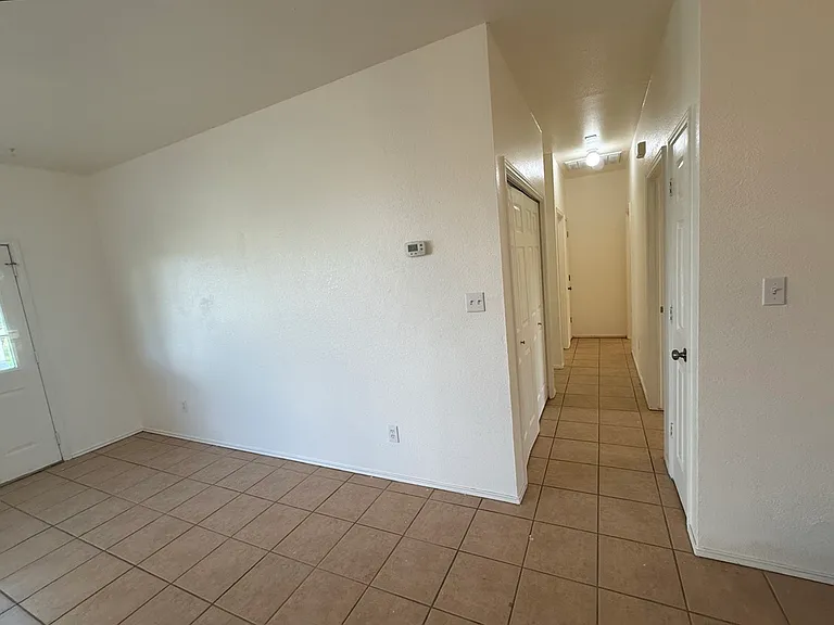703 1/2 Westchester Rd — Photo 22
