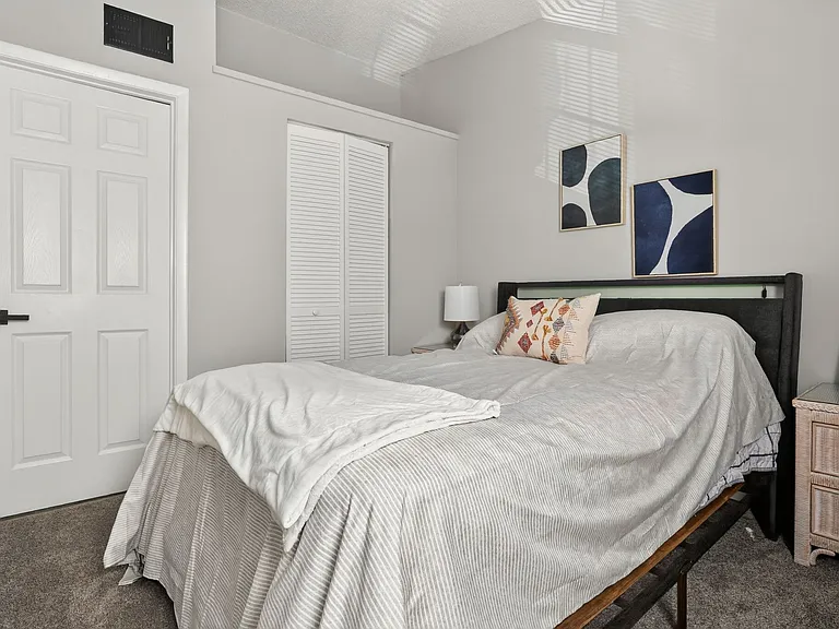 Oakwood Townhomes — Photo 10