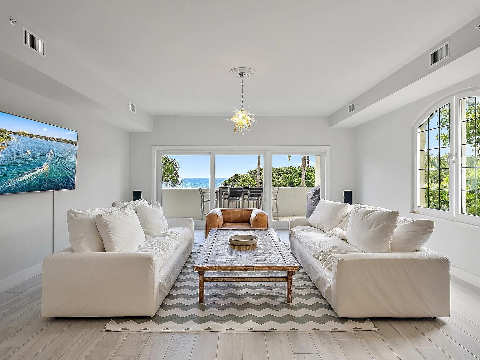 3 bed, 2.5 bath, 4306 sqft, $25,000 — Photo 3