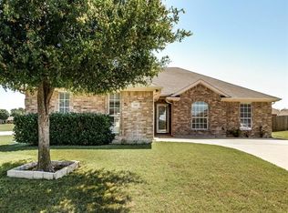 900 Mockingbird Ln, Red Oak, TX 75115