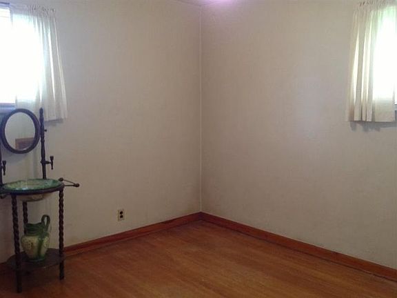 5th image of 860 Doris Jane Ave