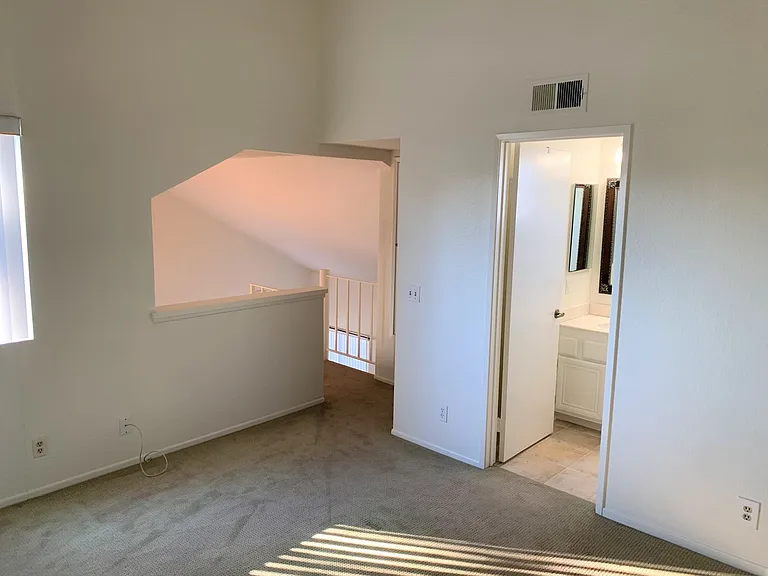 70 Coventry Ln — Photo 13