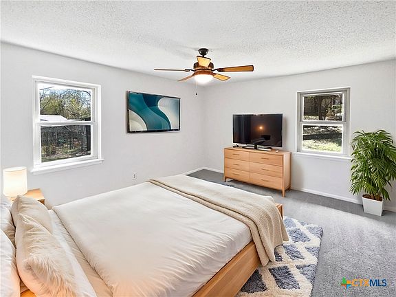 4th image of 2123 Taylor Ave