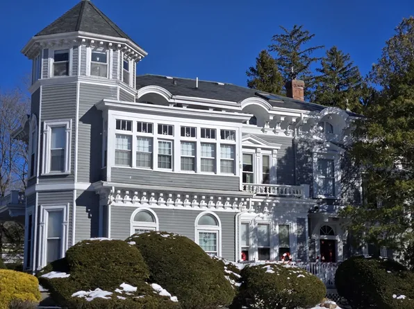 233 Market St APT 1, Rockland, MA 02370