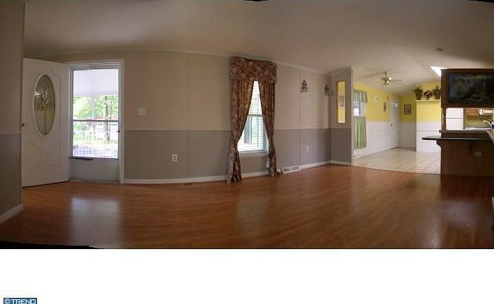 1st image of 10 Meadowbrook Dr
