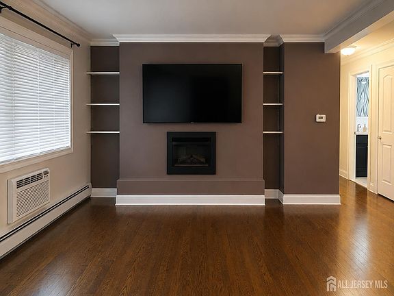 4th image of 915 Cricket Ln