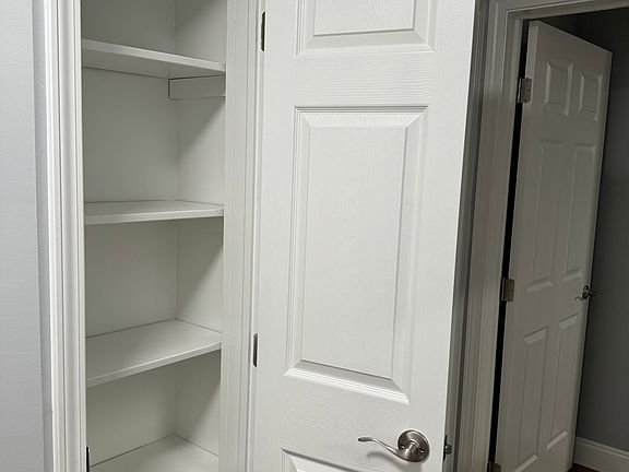 5th image of 945 Chestnut Ridge Rd APT 2