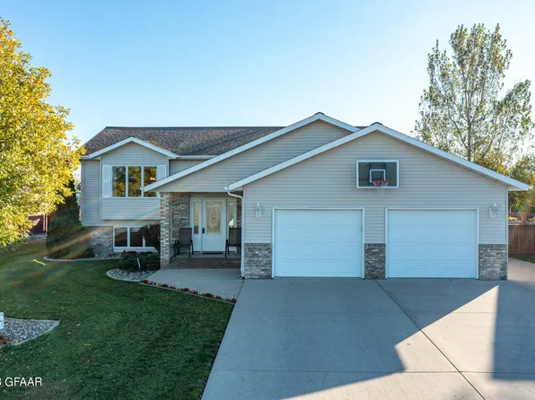 1515 11th Ave SE, East Grand Forks, MN 56721