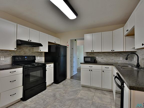 2nd image of 108 E Tierra Blanca Rd