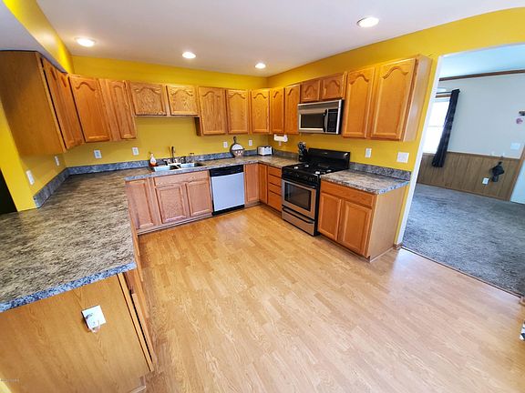 5th image of 618 Bruce Ave
