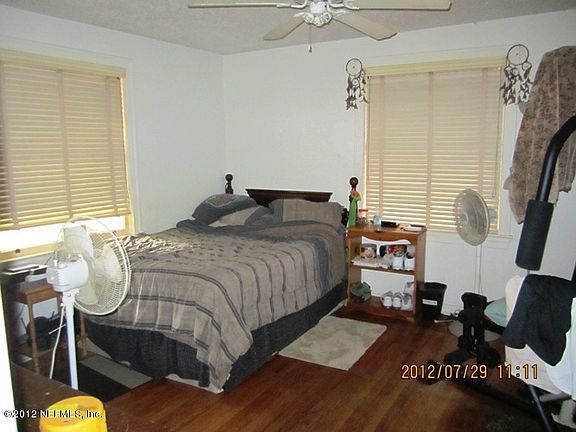 5th image of 536 E 59th St