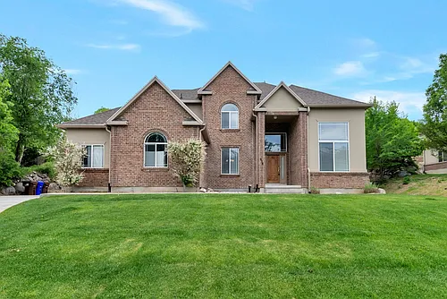 658 E High Ridge Ln Photo 1