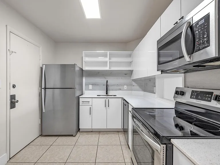 1735 Dewey St #909 — Photo 8