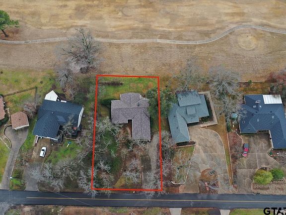 4th image of 118 Fairway Dr E