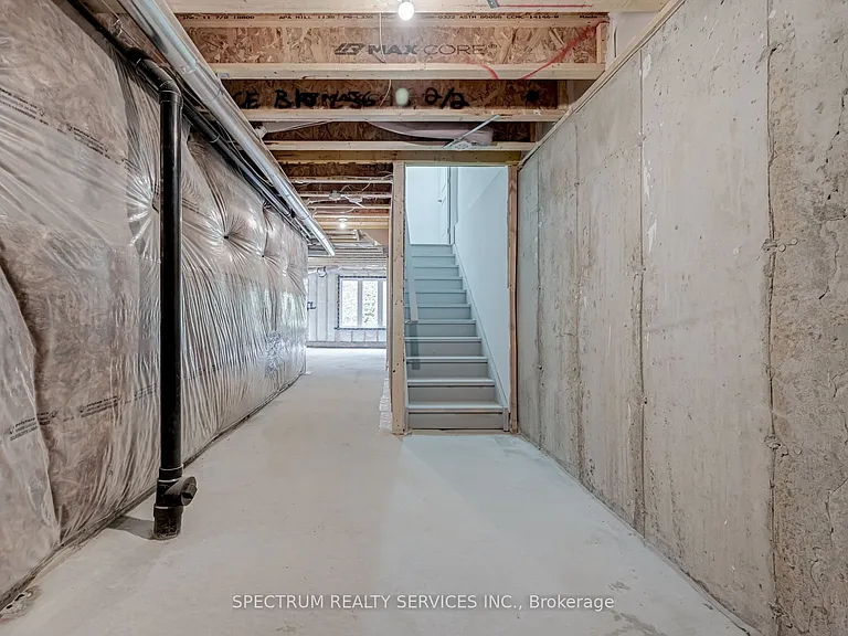 146 Blue Forest Cres — Photo 46