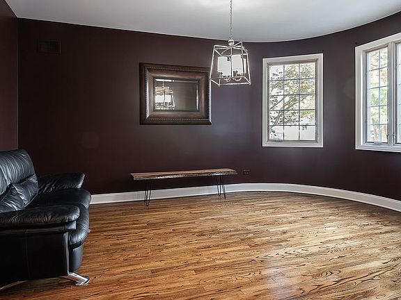 4th image of 17W113 Elder Ln