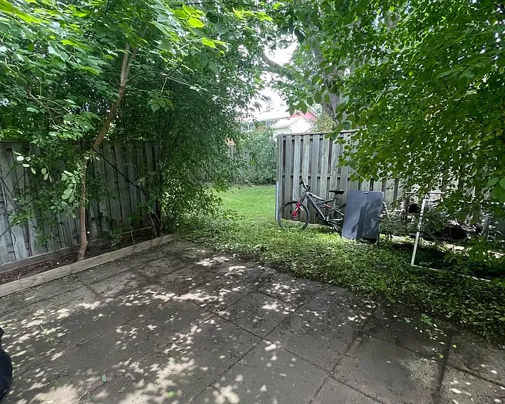 121 University Ave E #19 — Photo 11