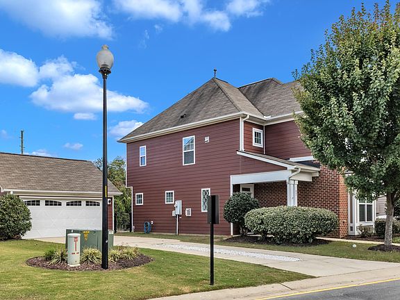 5th image of 32 Heathwood Dr