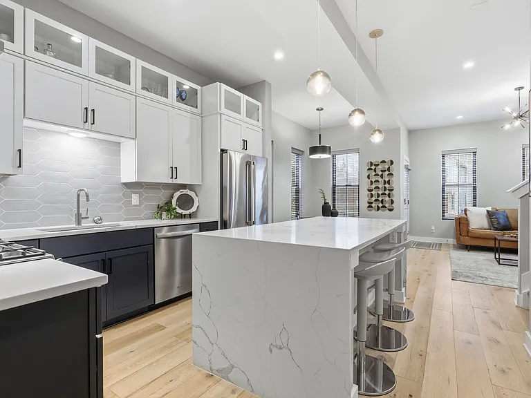 251 E 3rd Ave — Photo 8