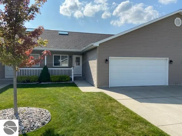 2810 Meadowwood St, Mount Pleasant, MI 48858