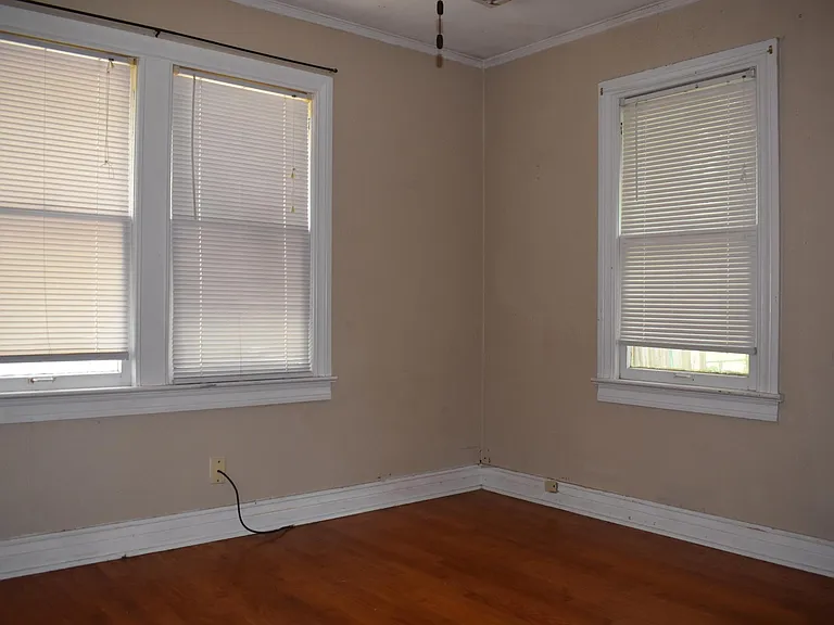 Natural Lighting with lots of windows. Original red oak wood floors!