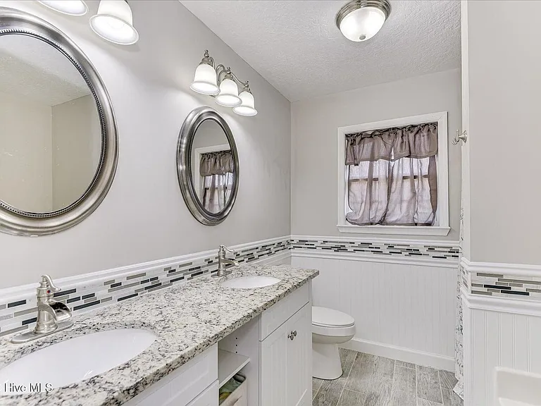135 Summerfield Cir — Photo 15