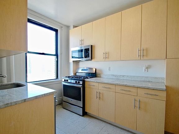 3rd image of 636 W 174th St APT 12D