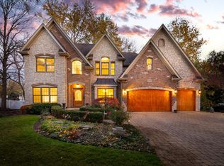860 Lilac Ln, Naperville, IL 60540