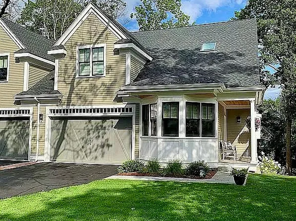 12 White Oaks Ln, Reading, MA 01867