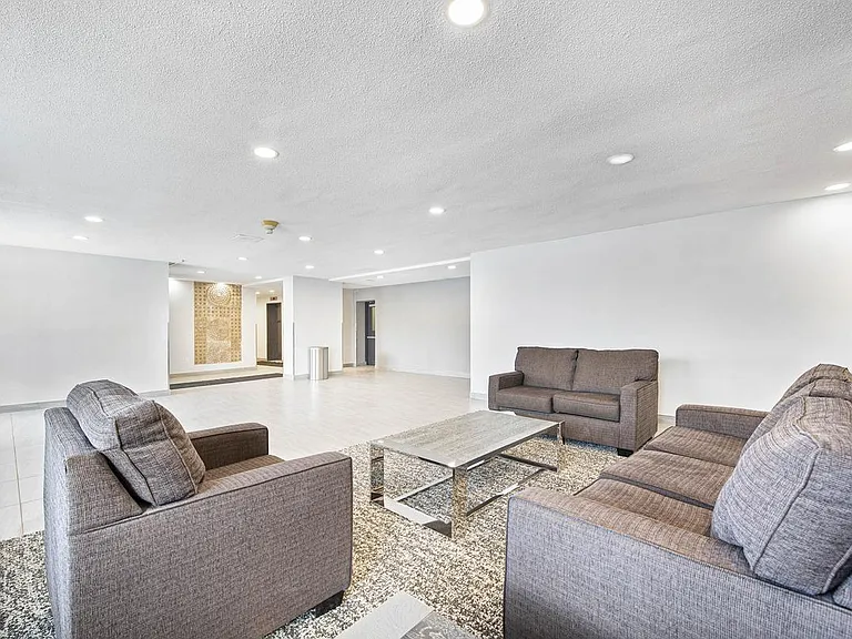 24 Ida St — Photo 10