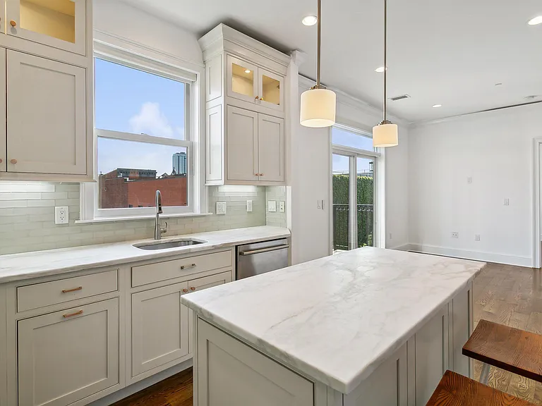 231 1st St #4G — Photo 6
