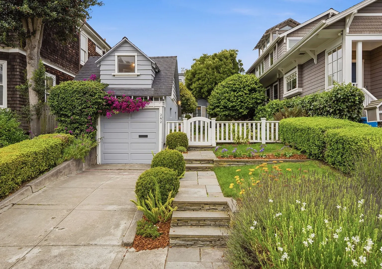 A dream home to raise a family! W/ Private Garage — Photo 3