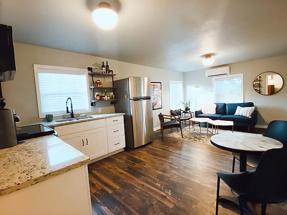3rd image of 345 W Nacogdoches St #1/2