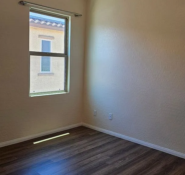 5367 Glenburnie St — Photo 37