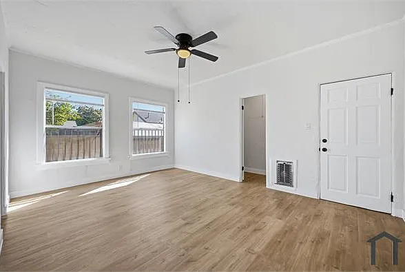 4416 Wall St #3 — Photo 2