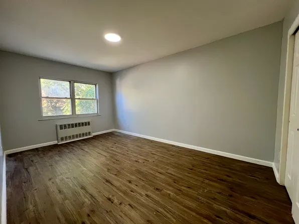 644 Autumn Avenue image 7 of 17