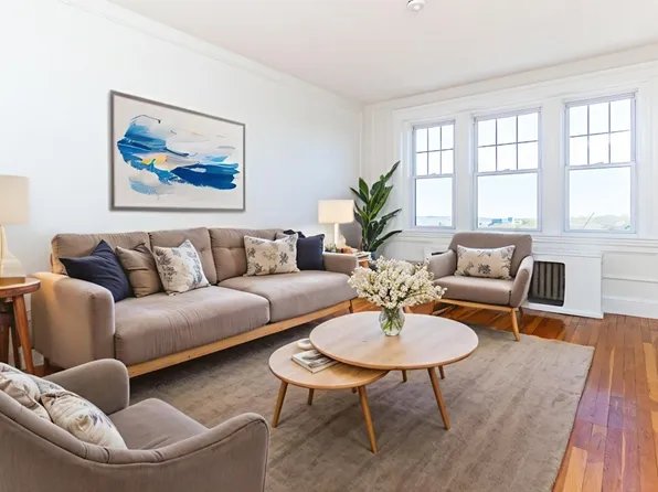 2001 Commonwealth Ave APT 34, Brighton, MA 02135