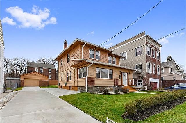1st image of 102 Cox Ave