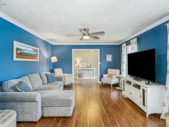 4th image of 76 Country Club Rd